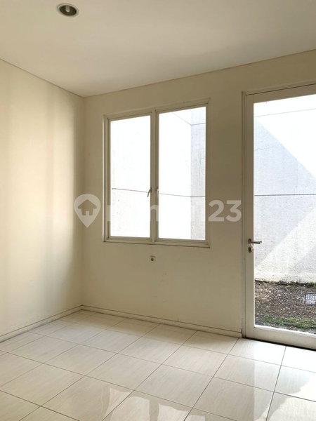 House for rent in Surabaya, Indonesia · 4 rooms, 4 baths