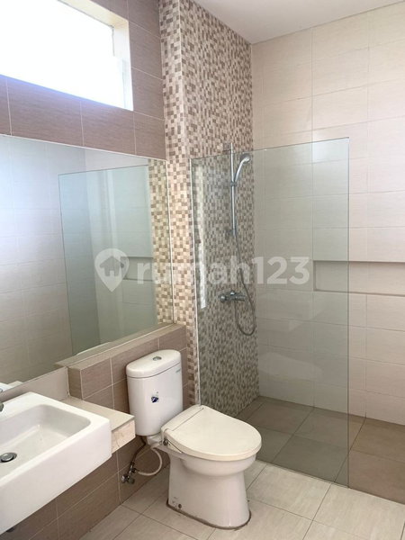 House for rent in Surabaya, Indonesia · 4 rooms, 4 baths