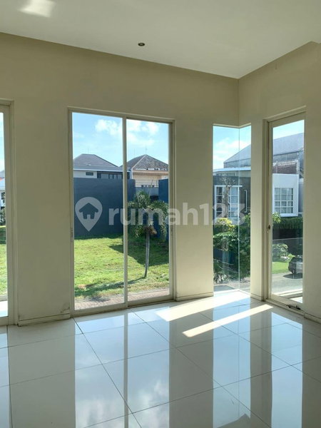 House for rent in Surabaya, Indonesia · 4 rooms, 4 baths