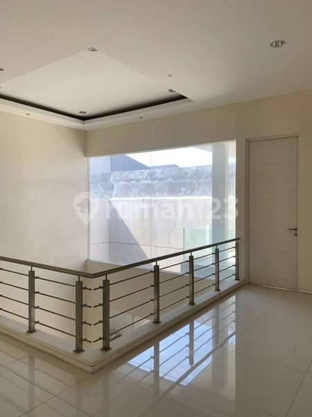 House for rent in Surabaya, Indonesia · 4 rooms, 4 baths