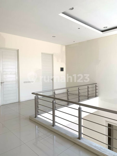 House for rent in Surabaya, Indonesia · 4 rooms, 4 baths