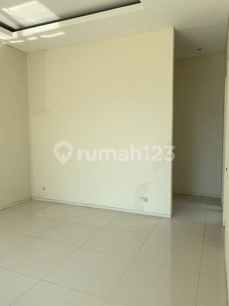 House for rent in Surabaya, Indonesia · 4 rooms, 4 baths
