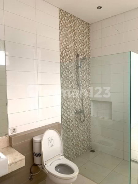 House for rent in Surabaya, Indonesia · 4 rooms, 4 baths