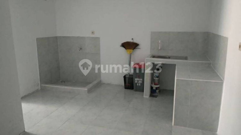 House for rent in Surabaya, Indonesia · 2 rooms, 1 bath