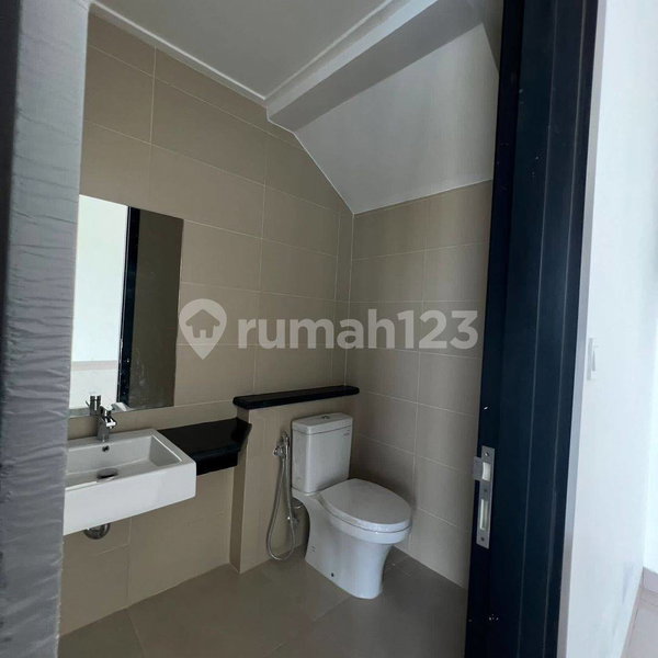 House for rent in North Jakarta, Indonesia · Penjaringan · 4 rooms, 6 baths