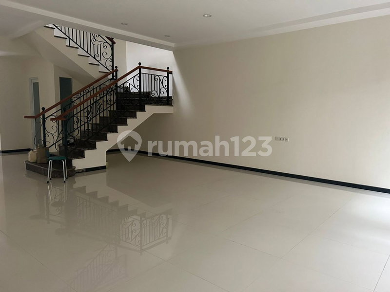House for rent in Surabaya, Indonesia · 4 rooms, 3 baths