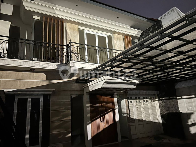 House for rent in Surabaya, Indonesia · 4 rooms, 3 baths