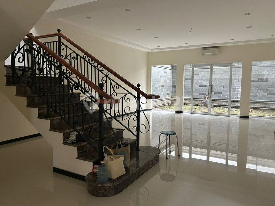 House for rent in Surabaya, Indonesia · 4 rooms, 3 baths