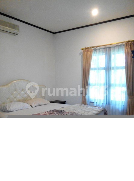 House for rent in Surabaya, Indonesia · 3 rooms, 4 baths