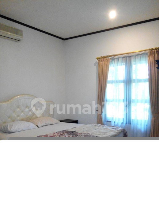 House for rent in Surabaya, Indonesia · 3 rooms, 4 baths