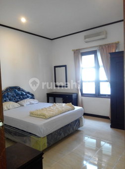 House for rent in Surabaya, Indonesia · 3 rooms, 4 baths