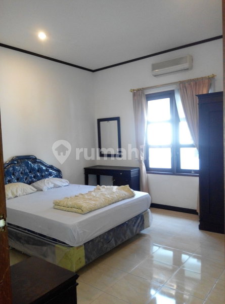 House for rent in Surabaya, Indonesia · 3 rooms, 4 baths