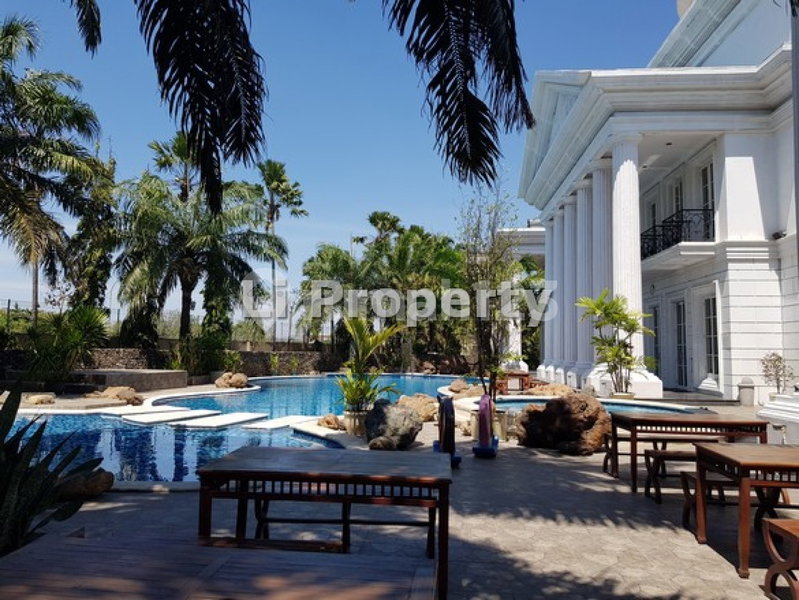 House for rent in Surabaya, Indonesia · 3 rooms, 3 baths