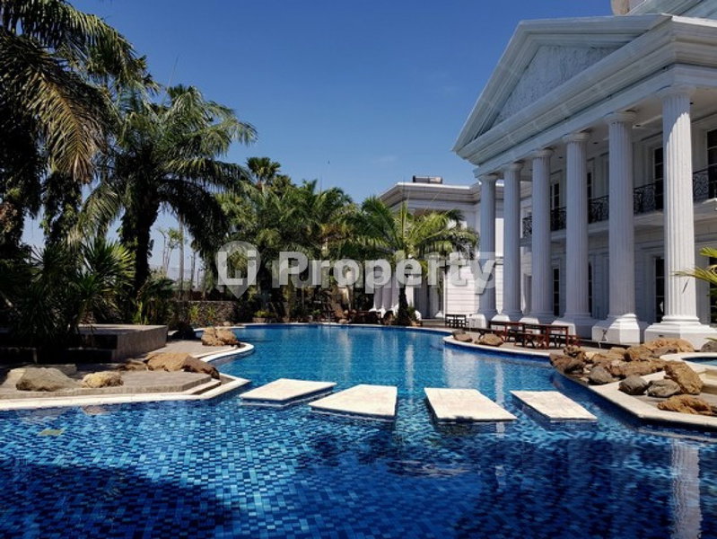 House for rent in Surabaya, Indonesia · 3 rooms, 3 baths