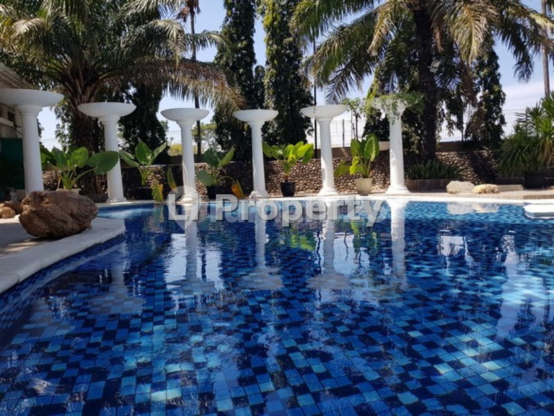 House for rent in Surabaya, Indonesia · 3 rooms, 3 baths