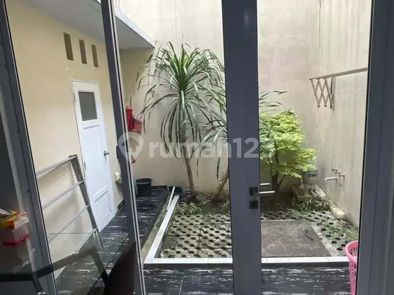 House for rent in Semarang, Indonesia · 4 rooms, 3 baths