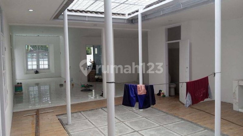 House for rent in Bandung, Indonesia · 4 rooms, 2 baths