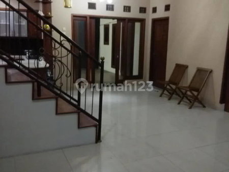 House for rent in Bandung, Indonesia · 5 rooms, 5 baths