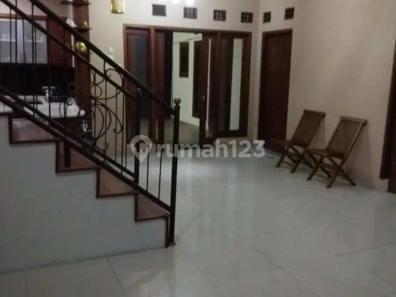 House for rent in Bandung, Indonesia · 5 rooms, 5 baths