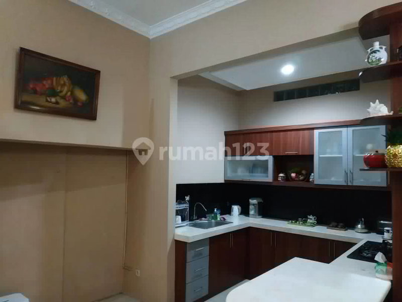 House for rent in Bandung, Indonesia · 5 rooms, 5 baths