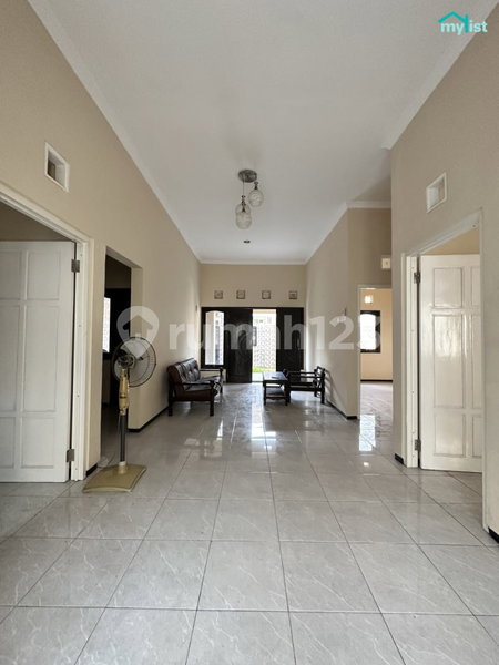 House for rent in Surabaya, Indonesia · 3 rooms, 2 baths