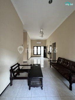 House for rent in Surabaya, Indonesia · 3 rooms, 2 baths