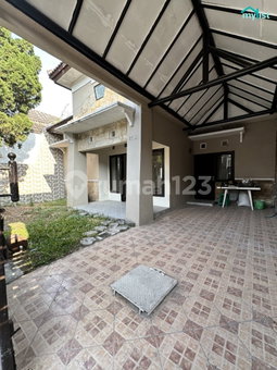 House for rent in Surabaya, Indonesia · 3 rooms, 2 baths
