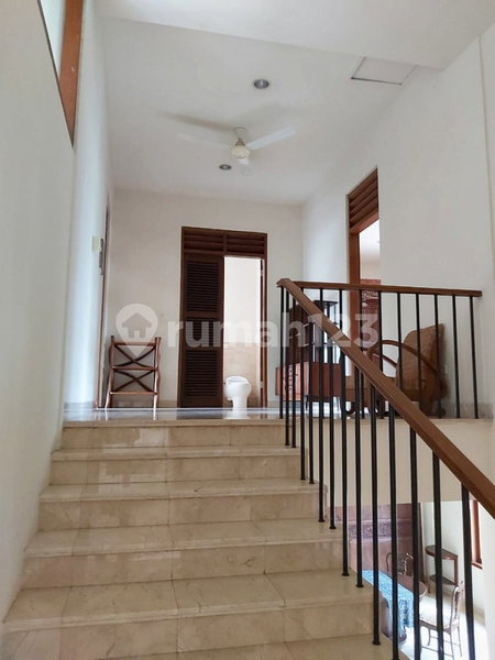 House for rent in Surabaya, Indonesia · 4 rooms, 4 baths
