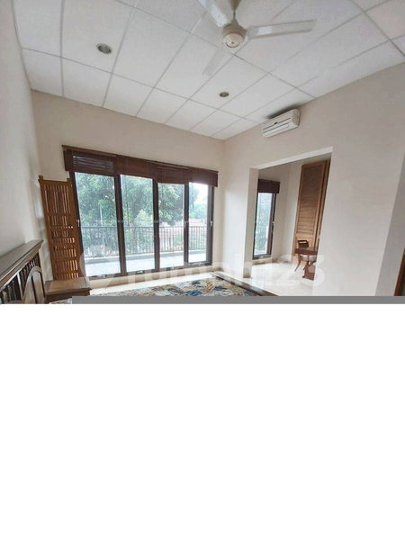 House for rent in Surabaya, Indonesia · 4 rooms, 4 baths
