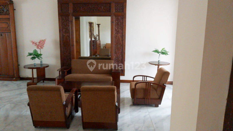House for rent in Surabaya, Indonesia · 4 rooms, 4 baths