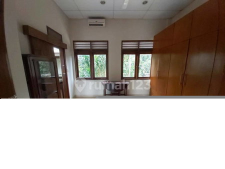 House for rent in Surabaya, Indonesia · 4 rooms, 4 baths