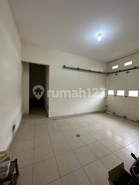 House for rent in Bandung, Indonesia · 4 rooms, 4 baths