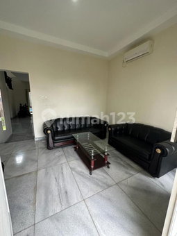 House for rent in Bandung, Indonesia · 4 rooms, 4 baths