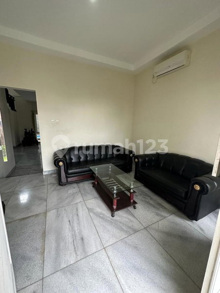 House for rent in Bandung, Indonesia · 4 rooms, 4 baths