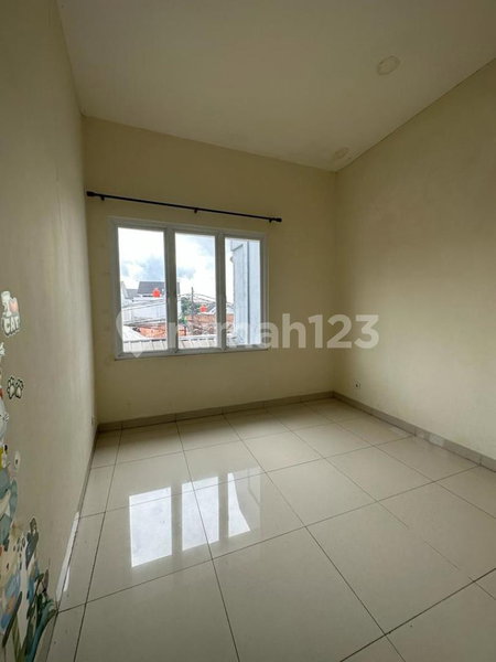 House for rent in Bandung, Indonesia · 4 rooms, 4 baths