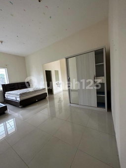House for rent in Bandung, Indonesia · 4 rooms, 4 baths