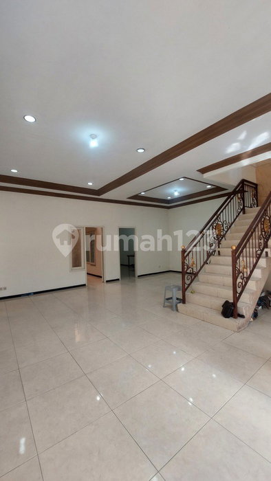 House for rent in Surabaya, Indonesia · 3 rooms, 3 baths