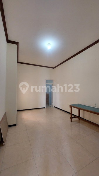 House for rent in Surabaya, Indonesia · 3 rooms, 3 baths