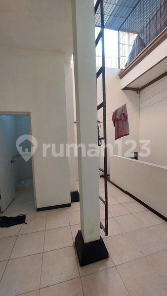 House for rent in Surabaya, Indonesia · 3 rooms, 3 baths