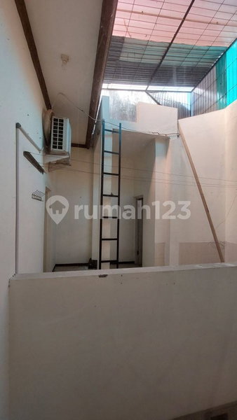 House for rent in Surabaya, Indonesia · 3 rooms, 3 baths