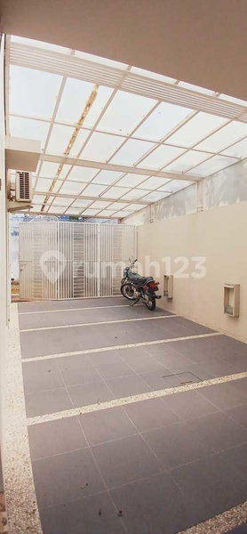 House for rent in Tangerang, Indonesia · Riding · 3 rooms, 3 baths