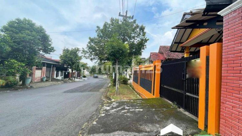 House for rent in Bandung, Indonesia · 3 rooms, 2 baths