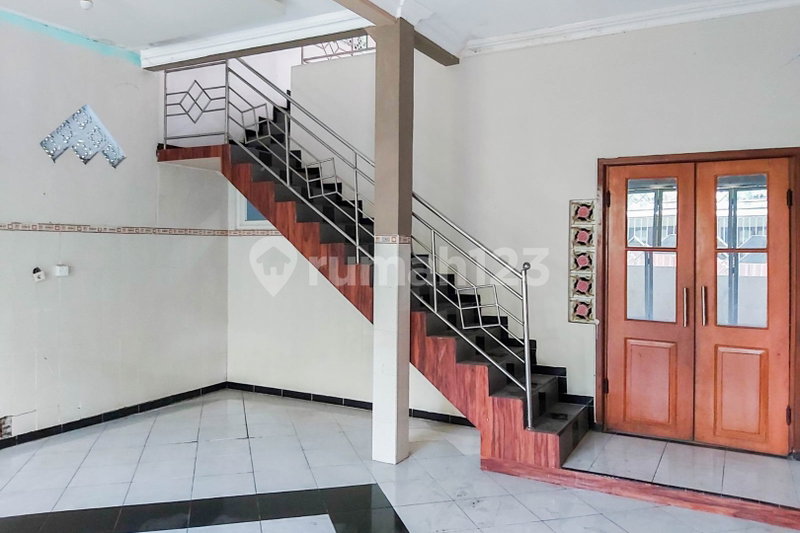 House for rent in South Jakarta, Indonesia · Kebayoran Lama · 5 rooms, 4 baths