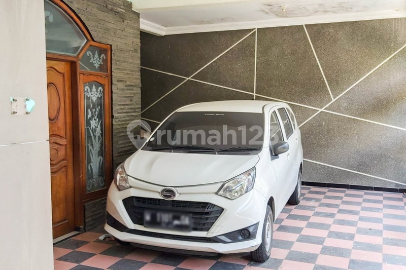 House for rent in South Jakarta, Indonesia · Kebayoran Lama · 5 rooms, 4 baths