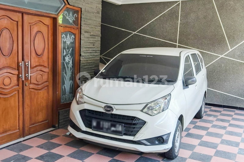 House for rent in South Jakarta, Indonesia · Kebayoran Lama · 5 rooms, 4 baths