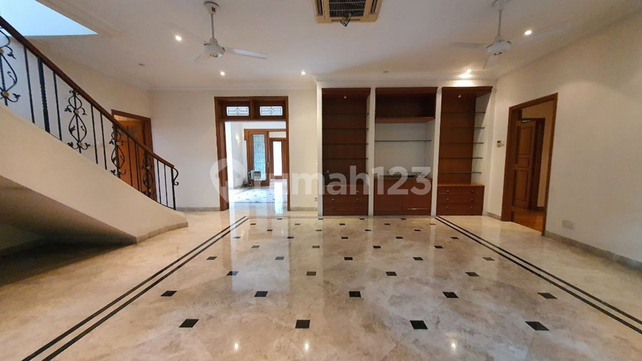 House for rent in North Jakarta, Indonesia · Penjaringan · 4 rooms, 5 baths