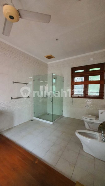 House for rent in North Jakarta, Indonesia · Penjaringan · 4 rooms, 5 baths