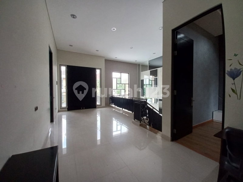 House for rent in Surabaya, Indonesia · 4 rooms, 4 baths