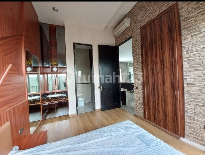 House for rent in Surabaya, Indonesia · 4 rooms, 4 baths