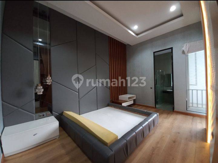 House for rent in Surabaya, Indonesia · 4 rooms, 4 baths